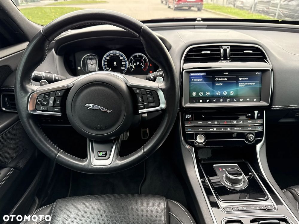 Jaguar XE 2.0 D AWD R-Sport - 10