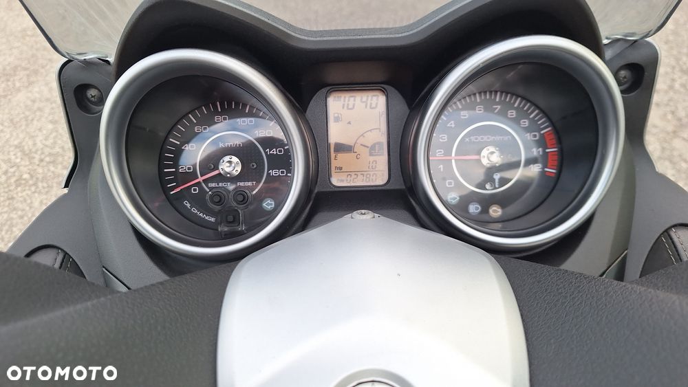 Yamaha X-max - 29