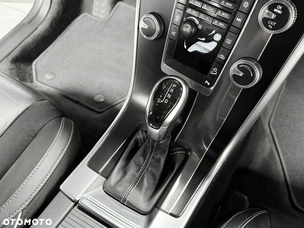 Volvo XC 60 D4 AWD Momentum - 27