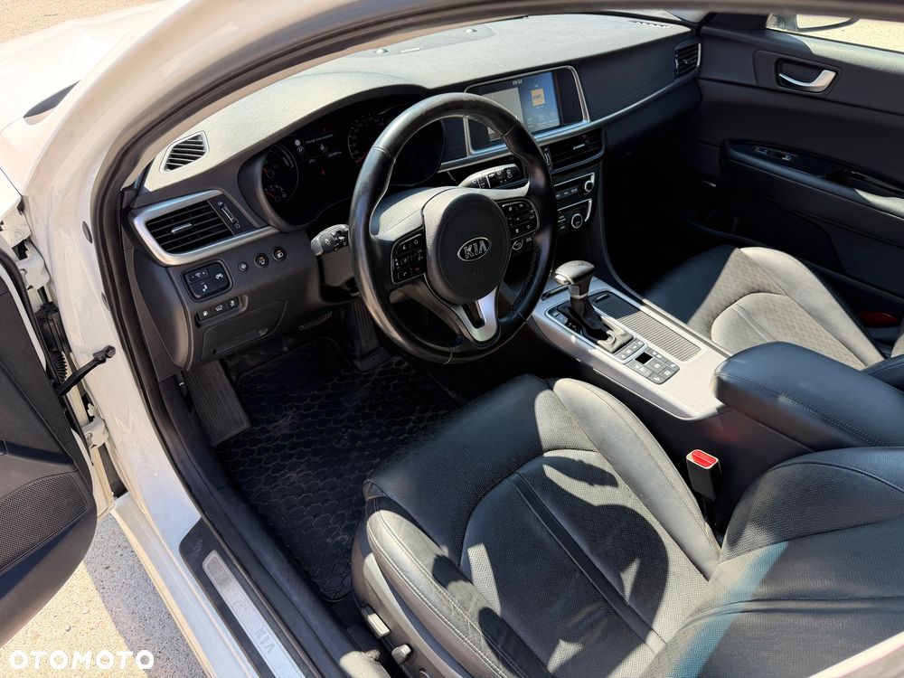Kia Optima Plug-in Hybrid - 12