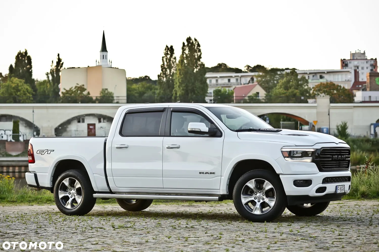 RAM 1500 Crew Cab Laramie - 3
