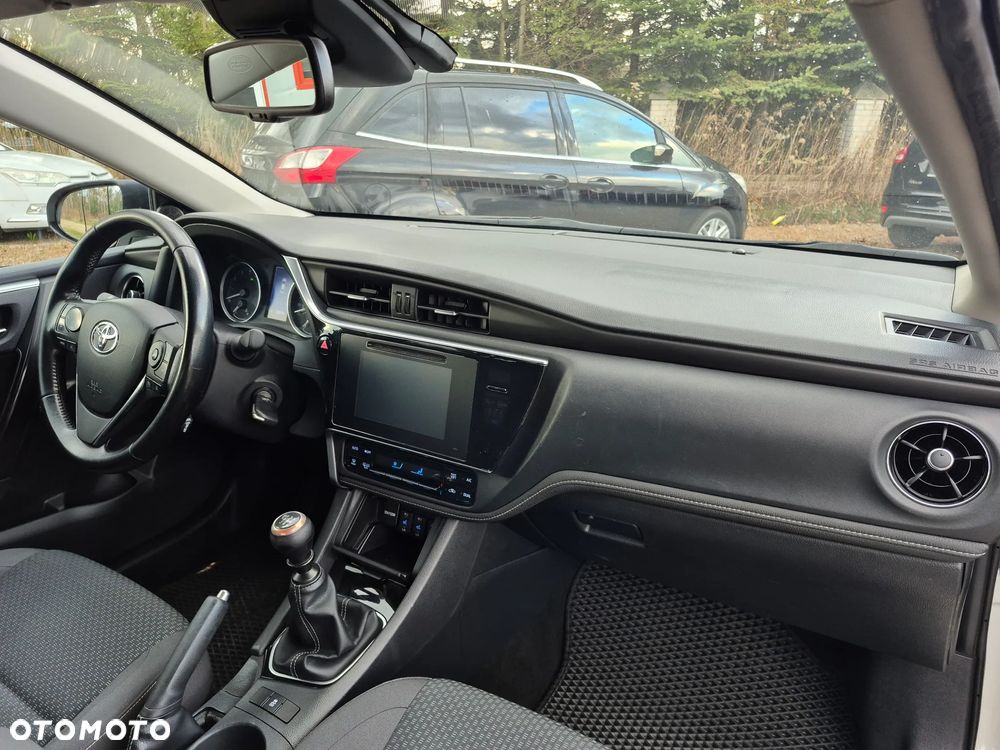 Toyota Corolla 1.6 Executive - 13
