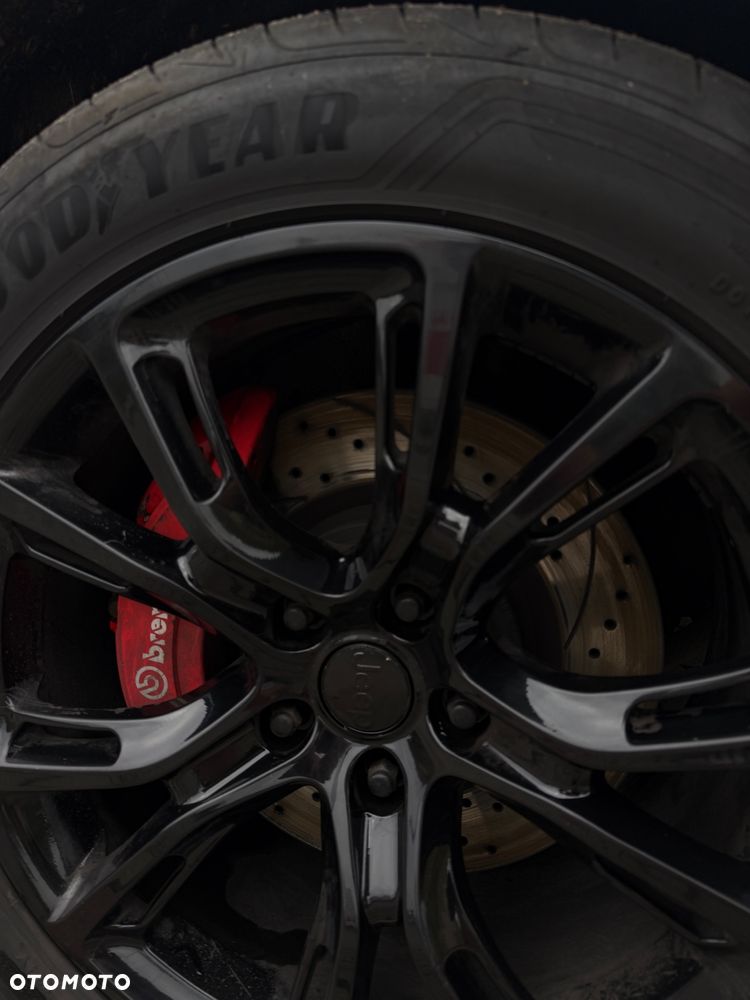 Jeep Grand Cherokee SRT - 10