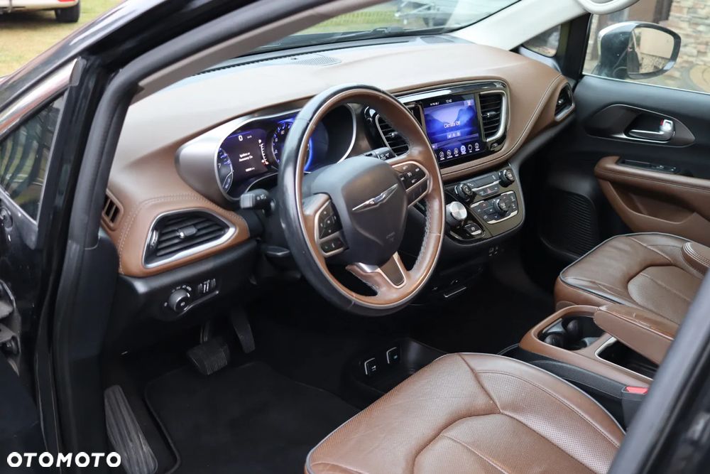 Chrysler Pacifica - 24