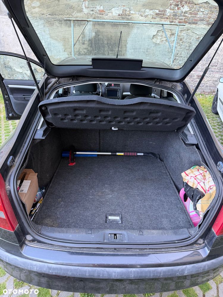 Skoda Octavia 1.6 Ambiente - 7