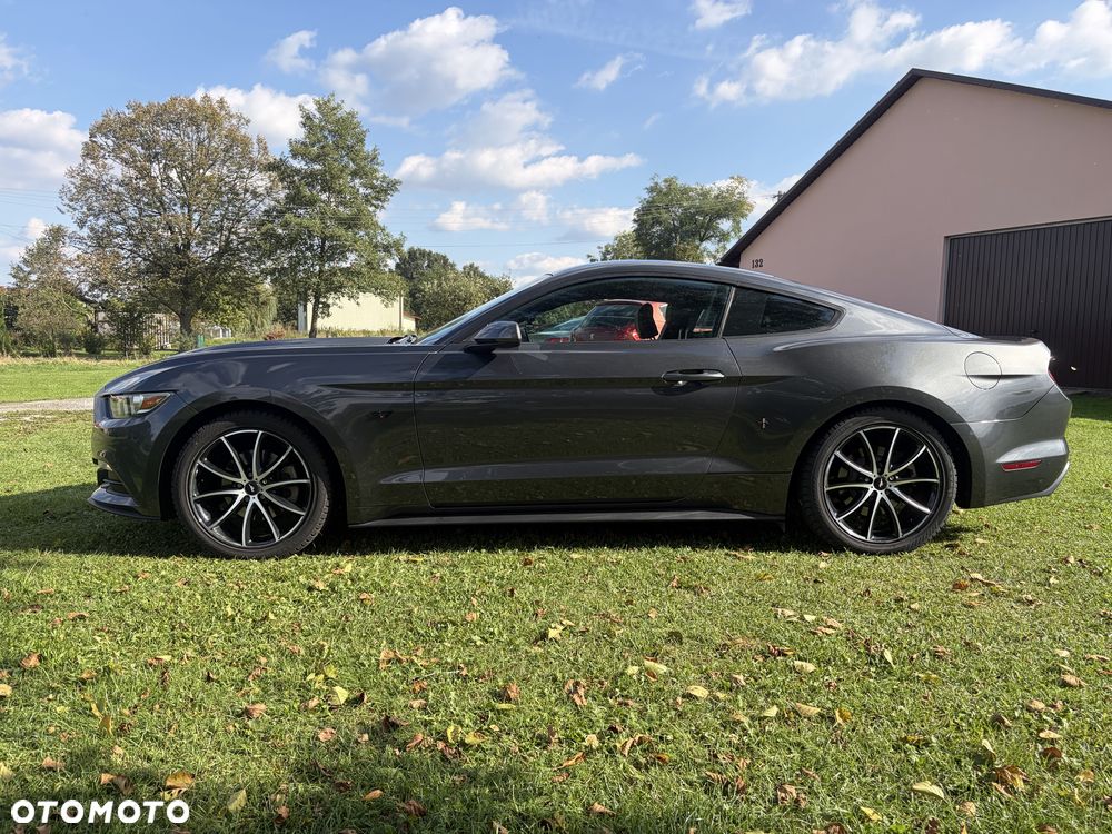 Ford Mustang - 4