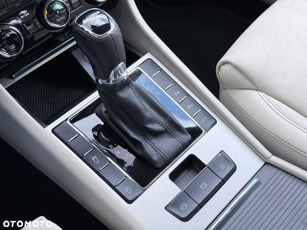 Skoda Superb 2.0 TSI Style DSG - 25