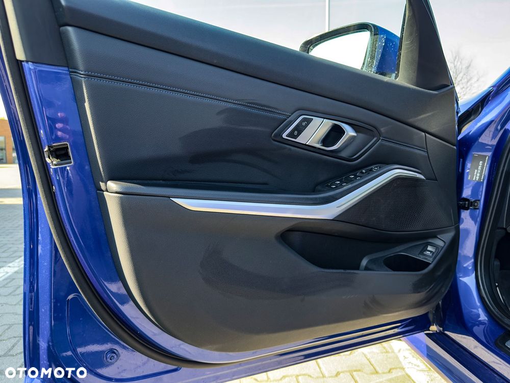 BMW Seria 3 320d xDrive mHEV sport - 24