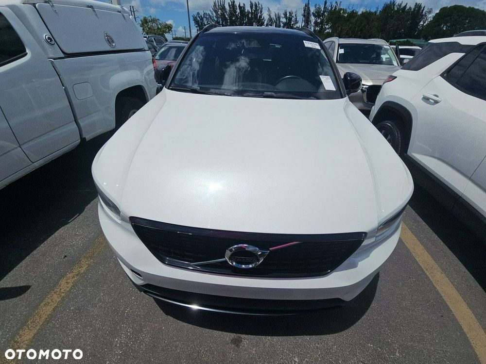 Volvo XC 40 T5 AWD R-Design - 3