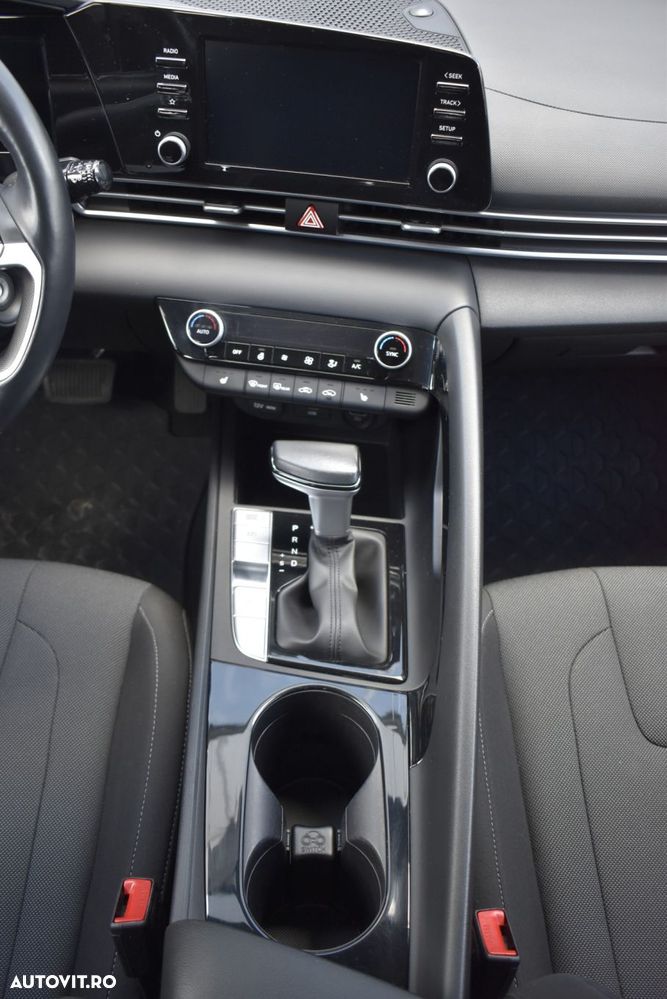 Hyundai Elantra 1.6 l 123 CP CVT Exclusive - 32