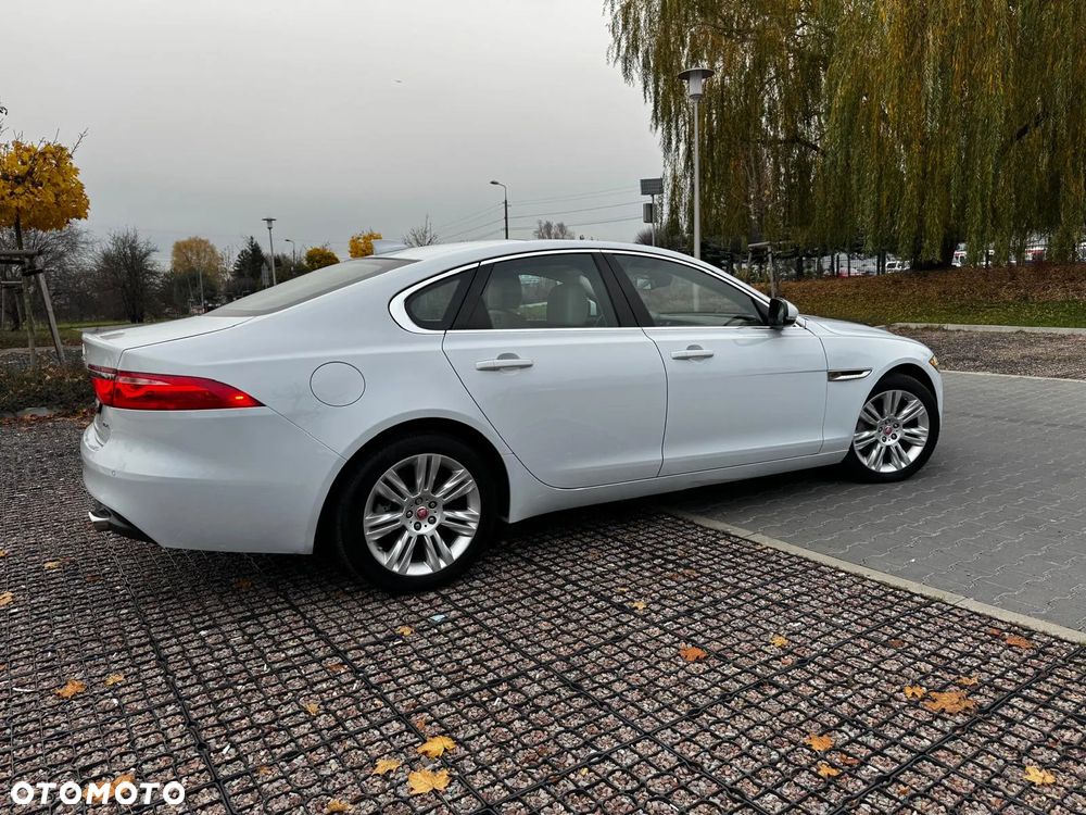 Jaguar XF - 10