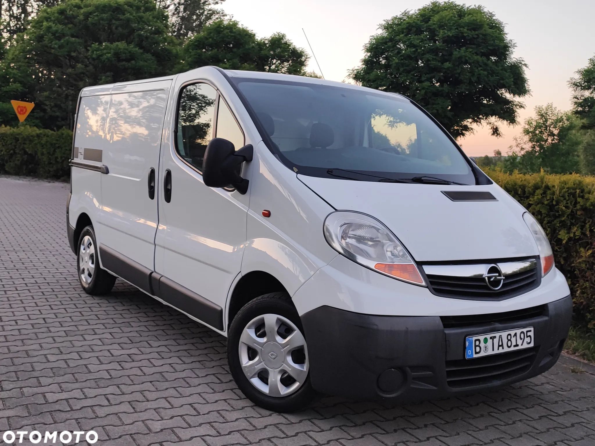 Renault Trafic 2.0 115 KM - 1