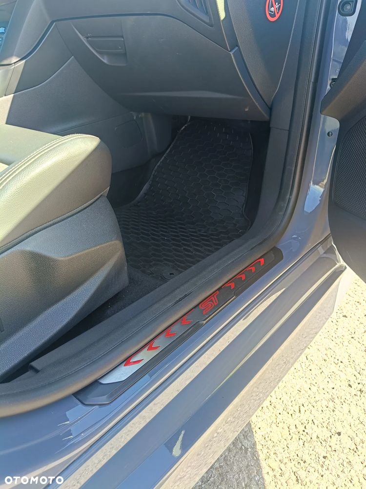 Ford Focus ST - 28