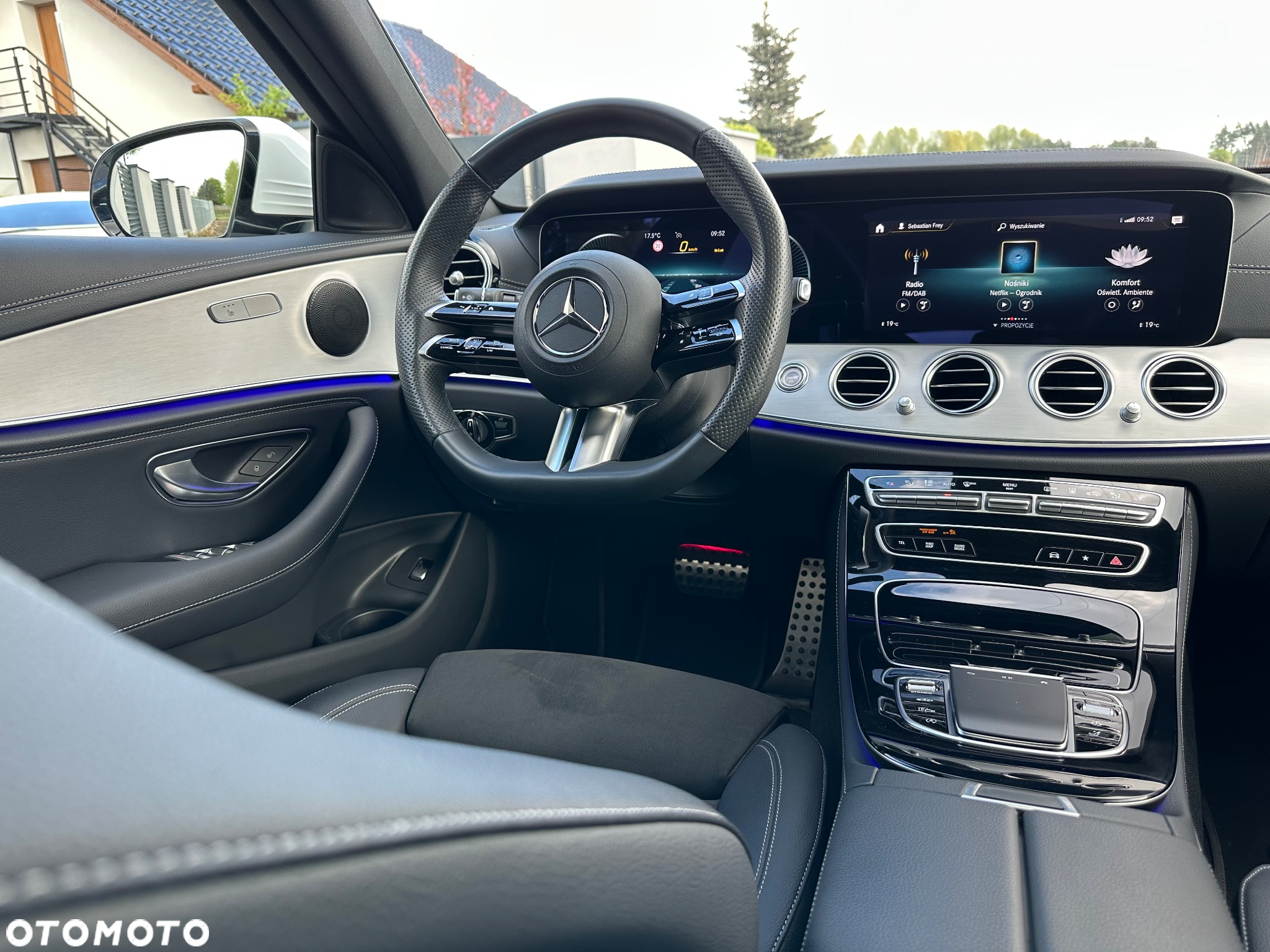 Mercedes-Benz Klasa E 300 d 4Matic T 9G-TRONIC AMG Line - 25