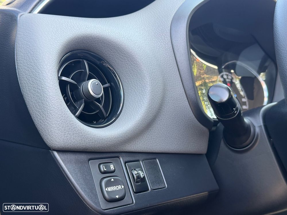 Toyota Yaris 1.5 HSD Comfort+P.Style - 29