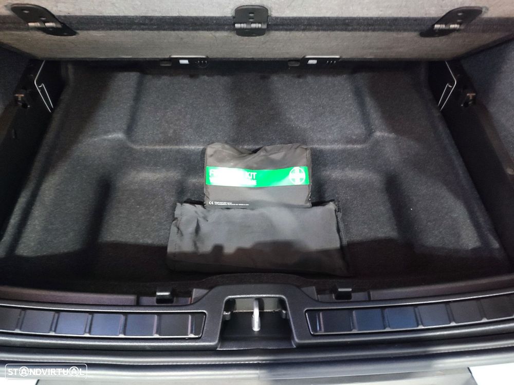 Volvo XC 40 1.5 T2 Plus Dark Auto - 29