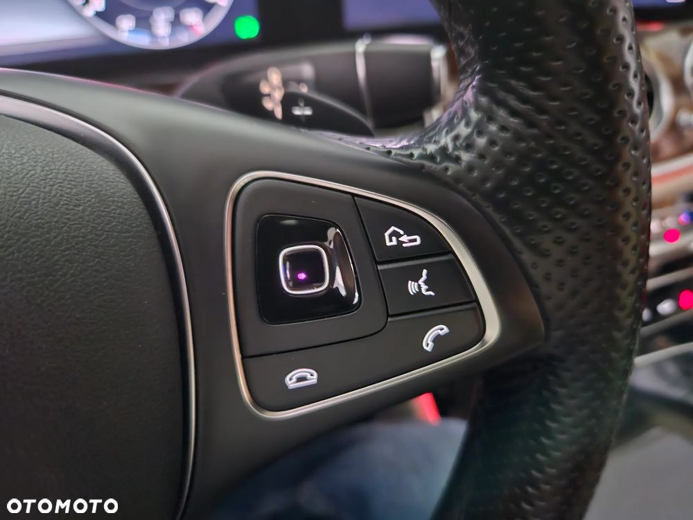 Mercedes-Benz Klasa E 220 d 4-Matic Business Edition 9G-TRONIC - 28