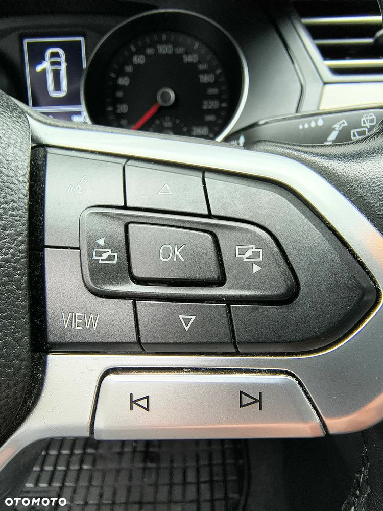 Volkswagen Passat - 17