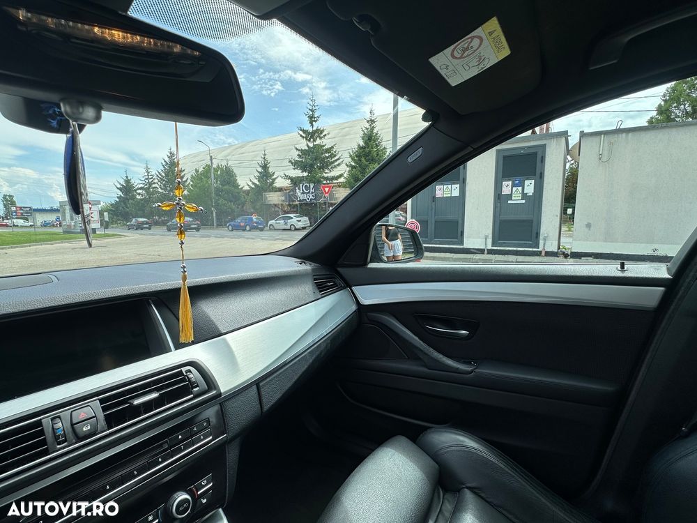 BMW Seria 5 520d xDrive - 12