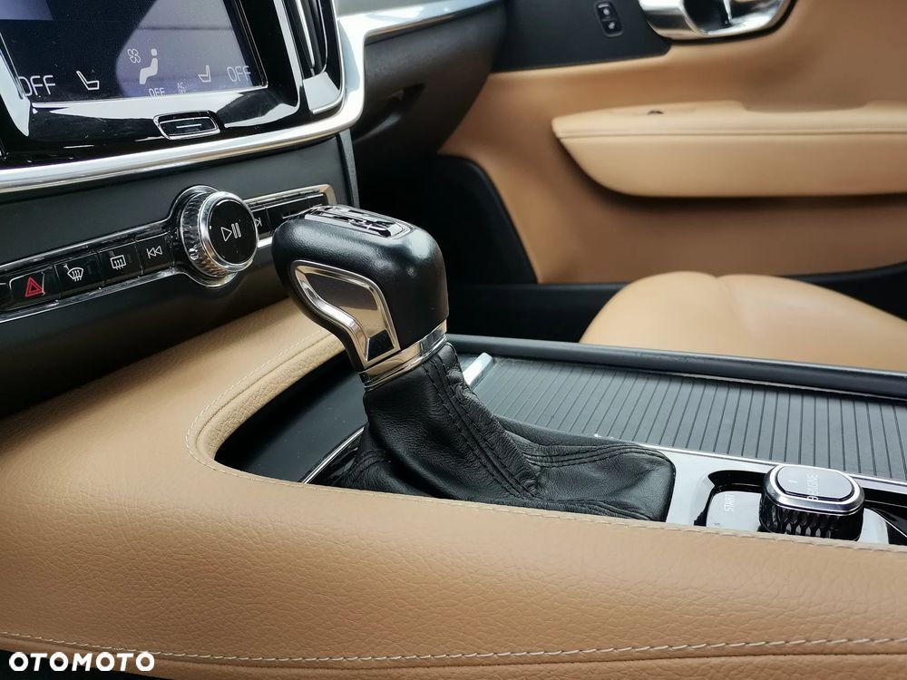 Volvo S90 D4 Momentum - 9