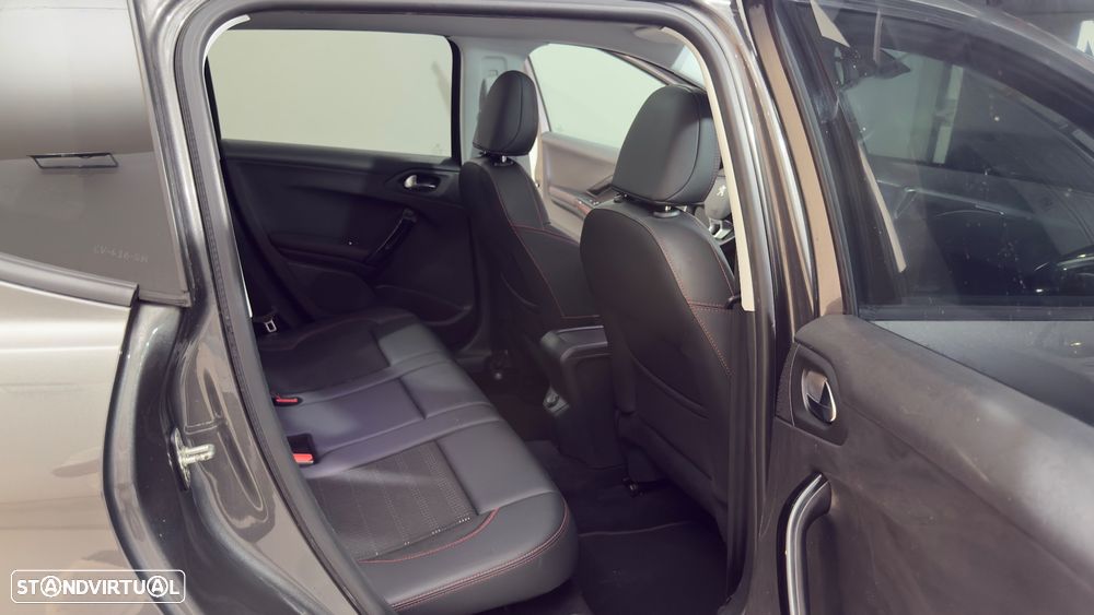 Peugeot 2008 1.2 PureTech GT Line - 14