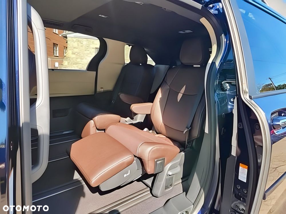 Toyota Sienna - 9