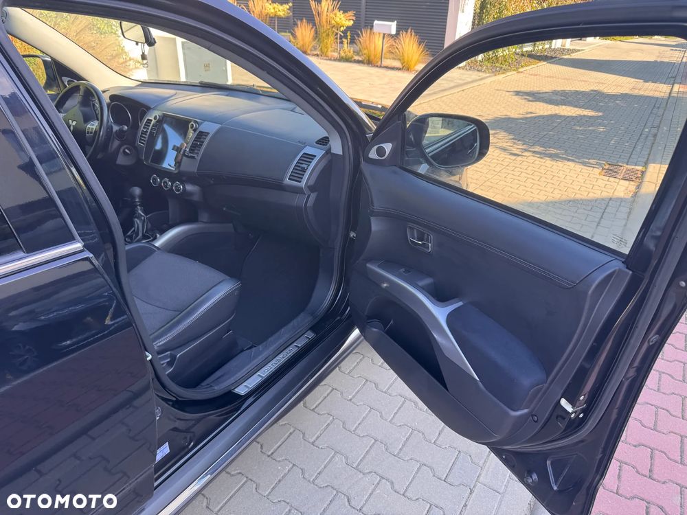 Mitsubishi Outlander - 12