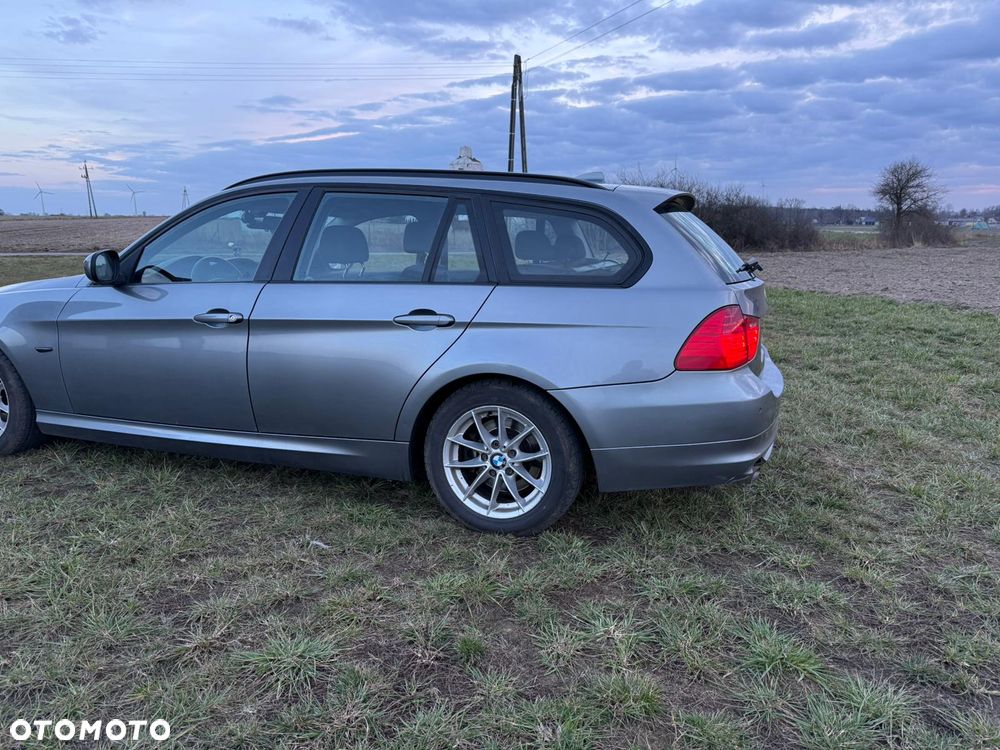BMW Seria 3 318d DPF - 12