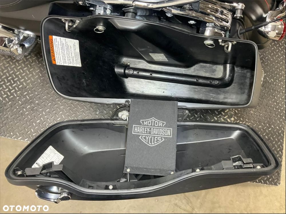 Harley-Davidson Touring Street Glide - 17