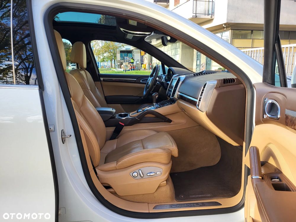 Porsche Cayenne S Hybrid Tiptronic S - 36