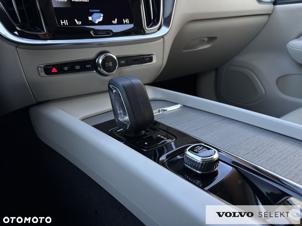 Volvo V60 Cross Country - 16