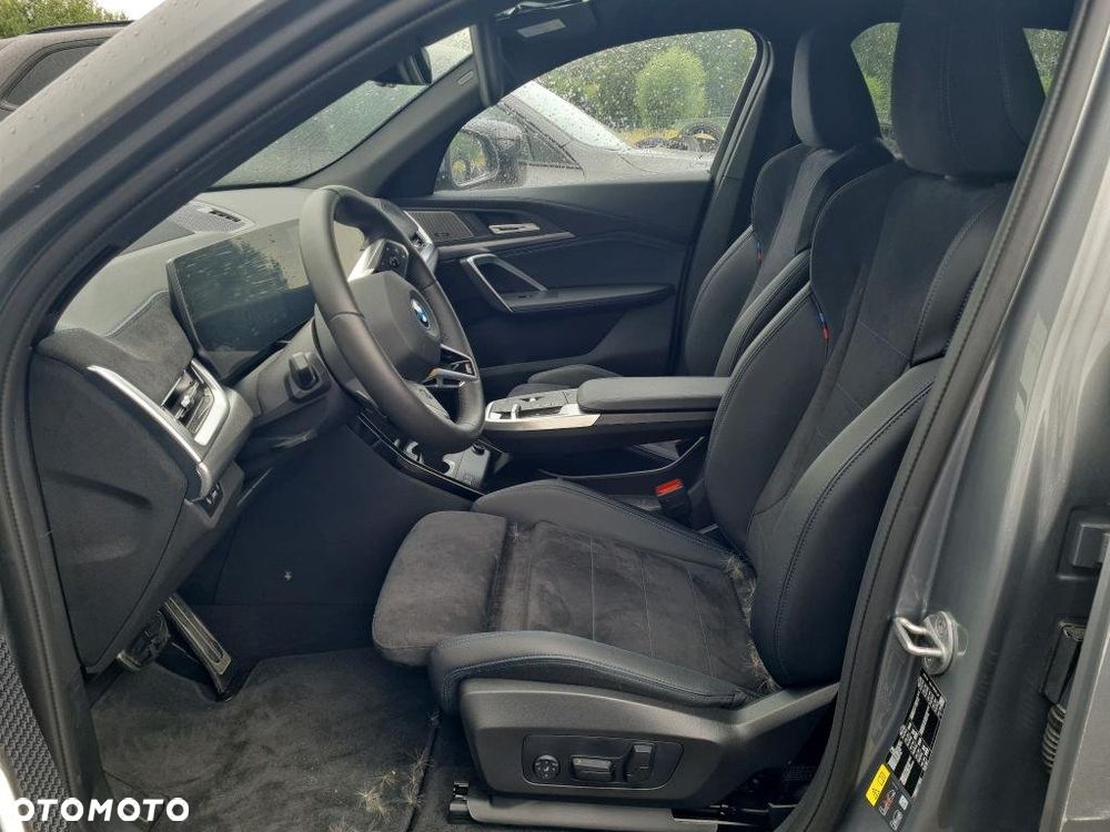 BMW iX2 eDrive20 66.5kWh M Sport - 8