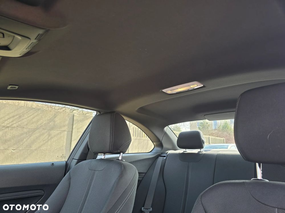 BMW Seria 2 218d Coupe Sport Line - 12
