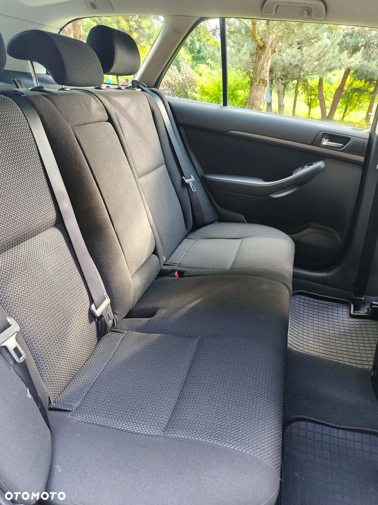 Toyota Avensis 1.8 VVT-i Combi - 25