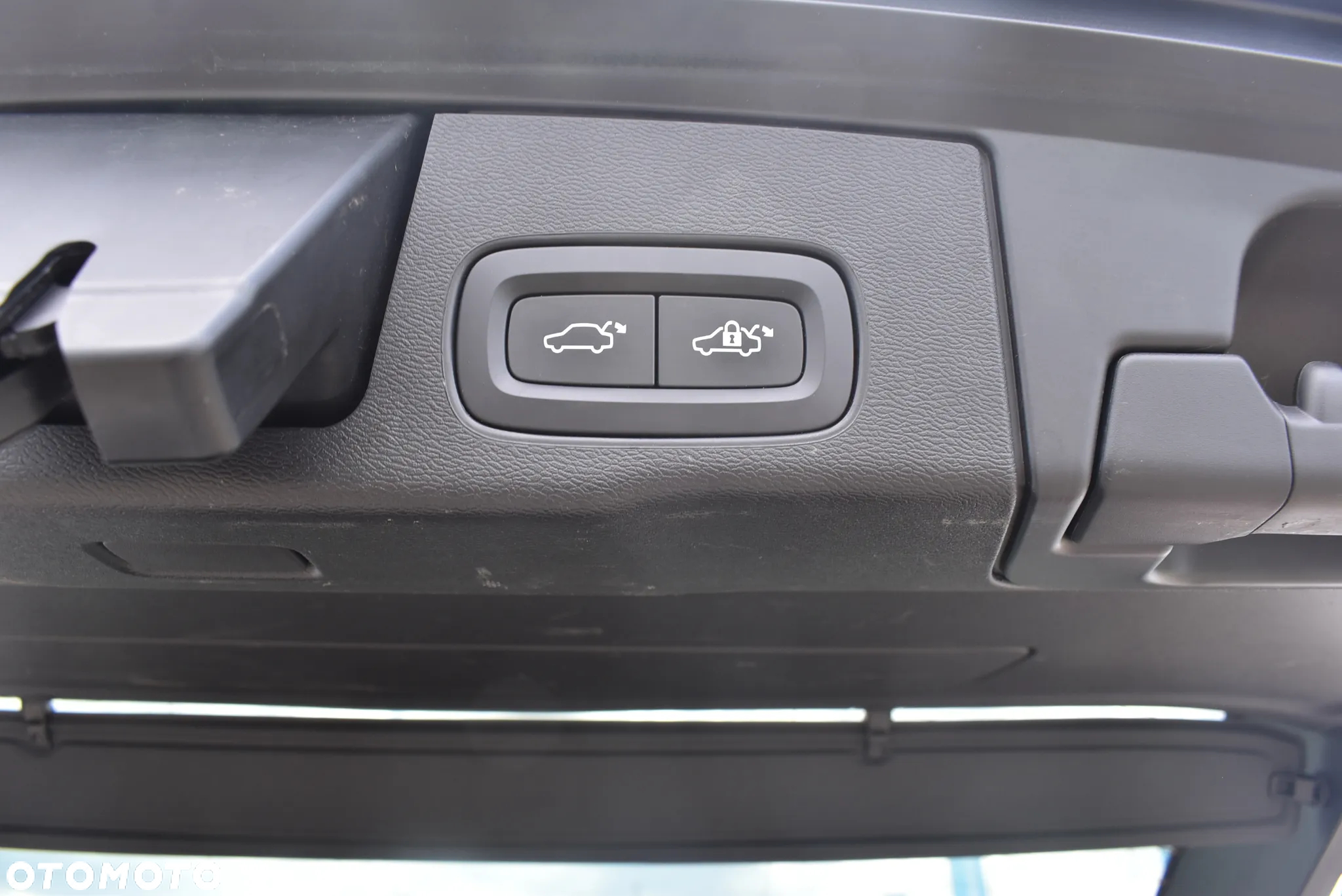 Volvo XC 60 B4 B Momentum Pro - 15