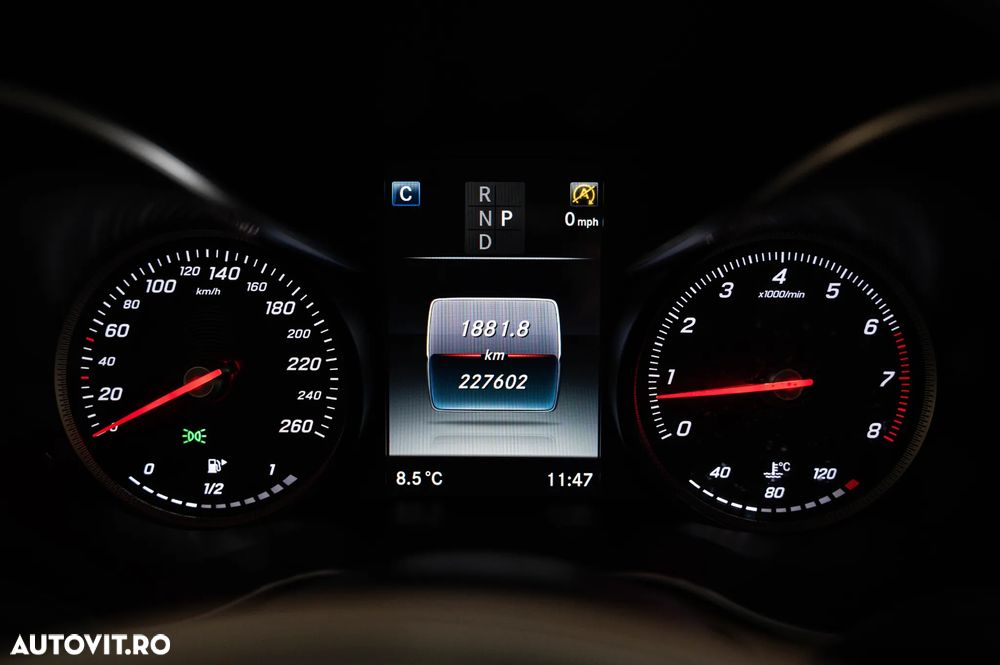 Mercedes-Benz GLC 250 4Matic 9G-TRONIC AMG Line - 25