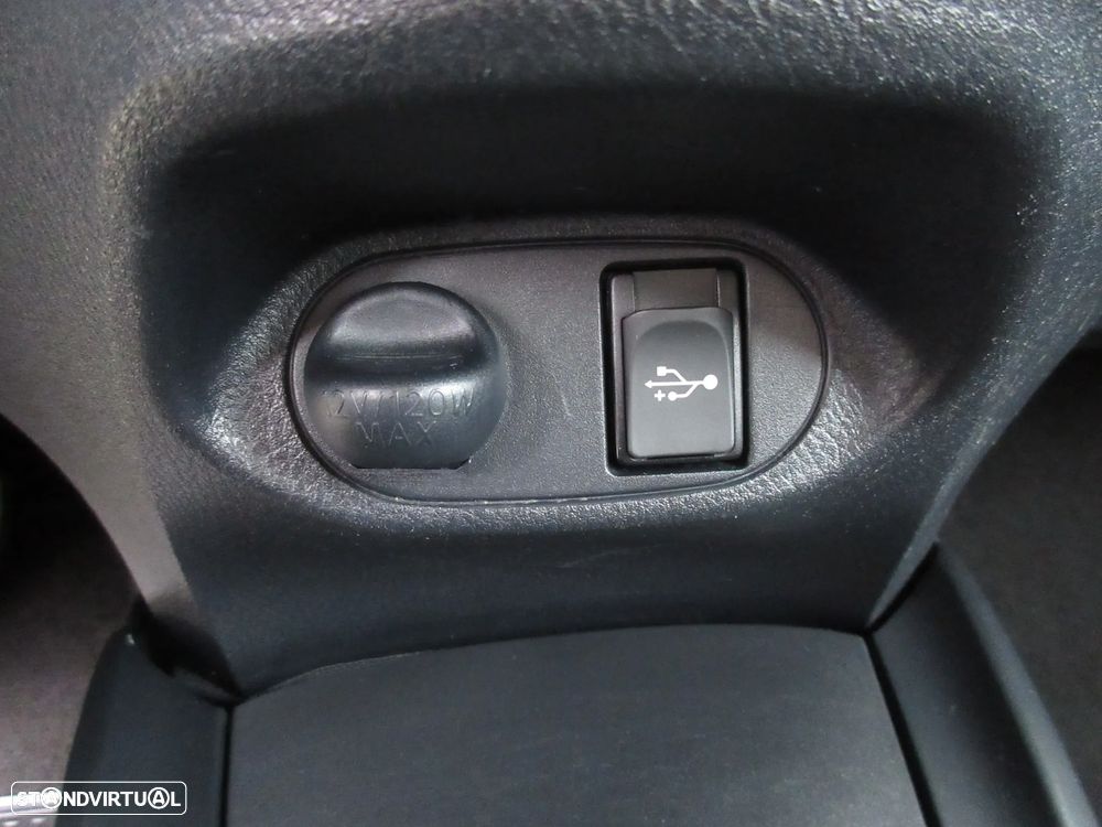 Toyota Yaris 1.4 D-4D Exclusive+P.Techno - 34