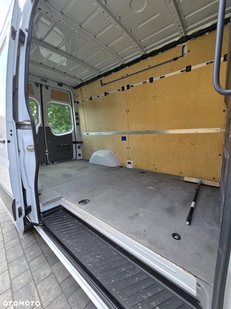 Mercedes-Benz Sprinter - 21
