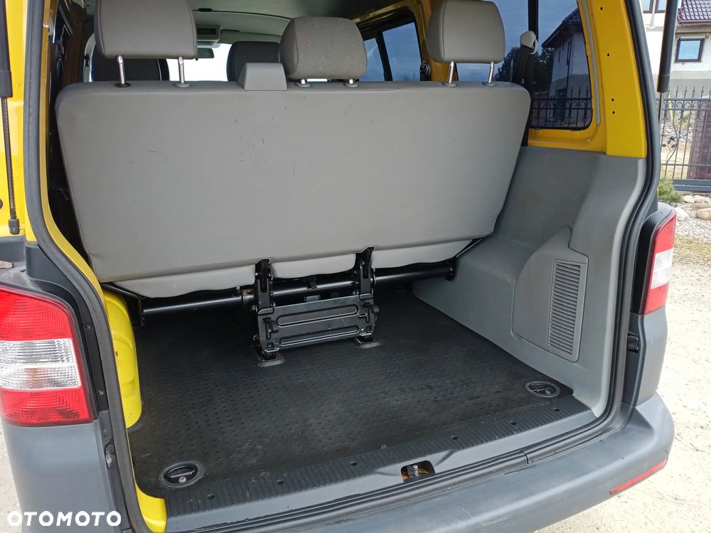 Volkswagen T5 LIFT 9 osobowy 2013r. 2.0 140 KM 6 bieg. serwis do końca doinwestowany klima  tempomat  vebasto isofix - 7
