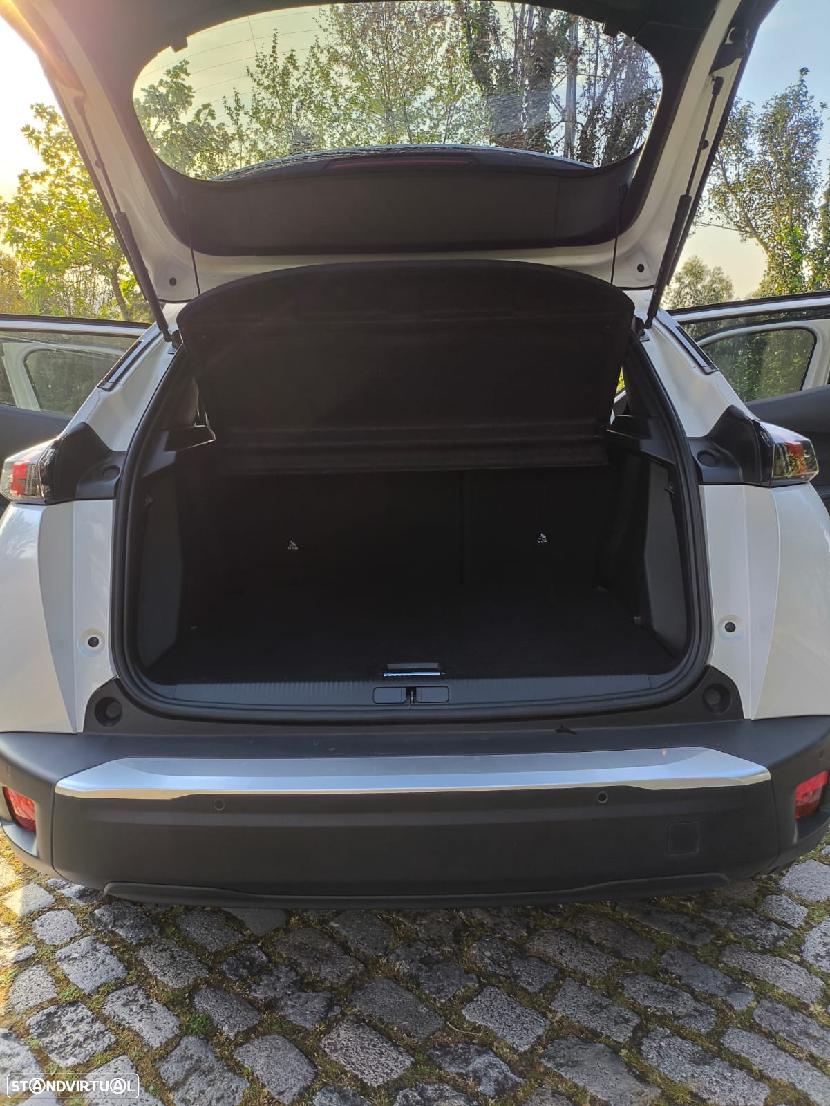 Peugeot e-2008 54 kWh Allure - 20
