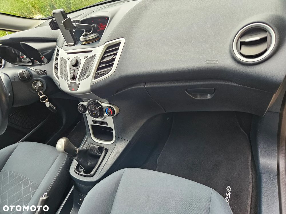 Ford Fiesta 1.4 Champions Edition - 29