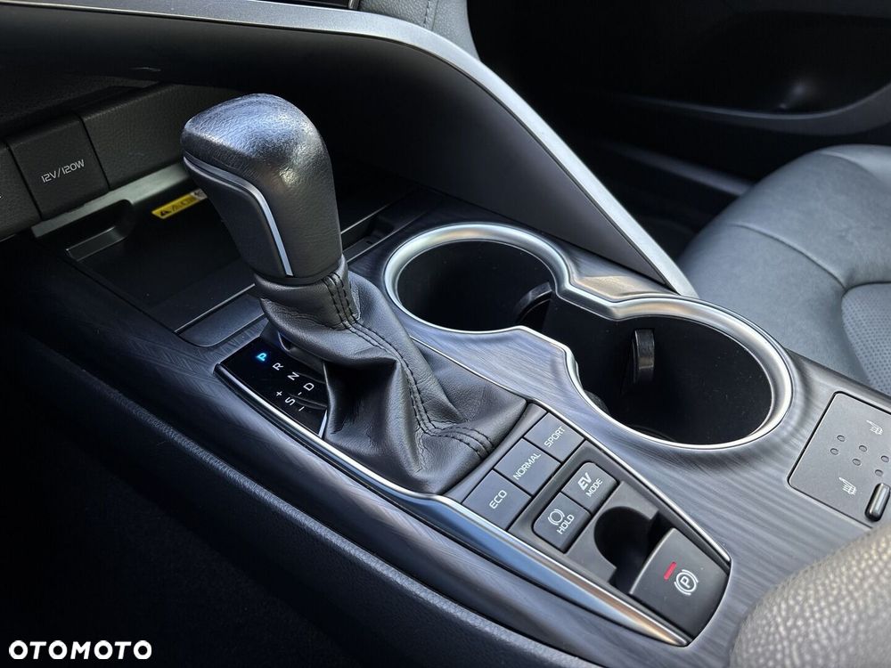 Toyota Camry 2.5 Hybrid Executive CVT - 18