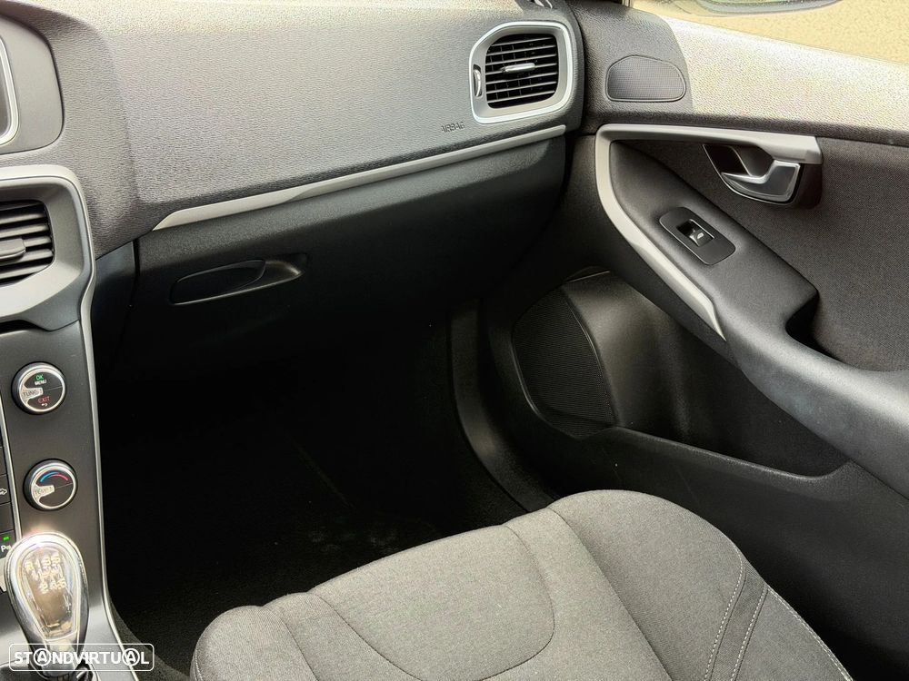 Volvo V40 D2 Momentum - 29