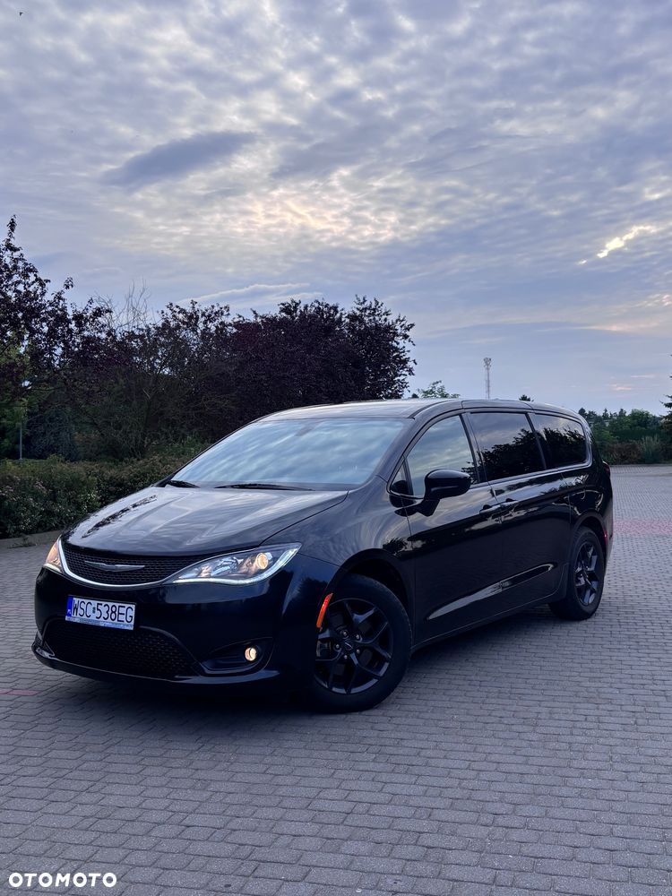 Chrysler Pacifica - 1