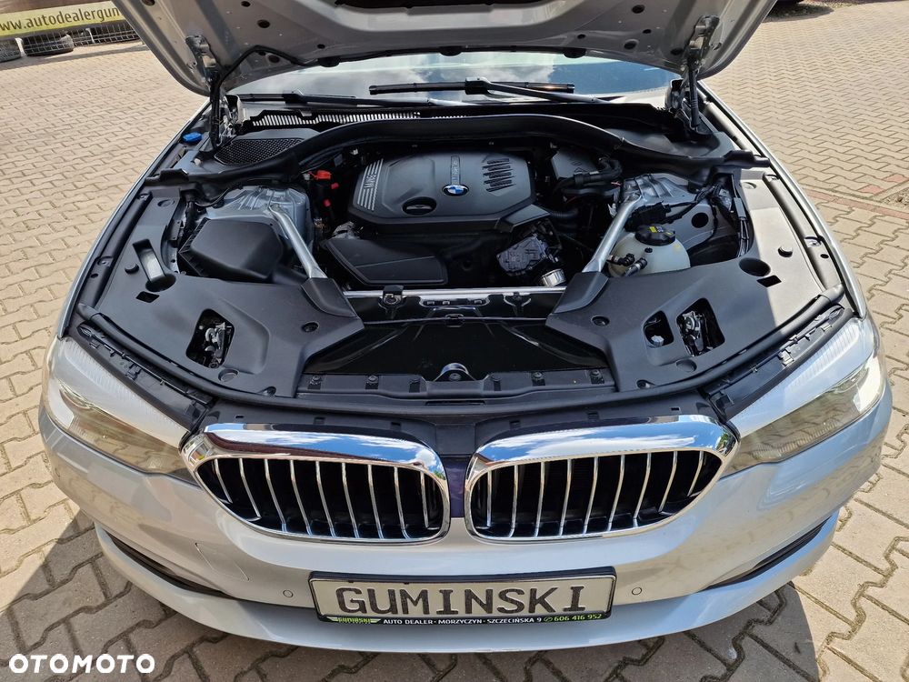 BMW Seria 5 518d - 15