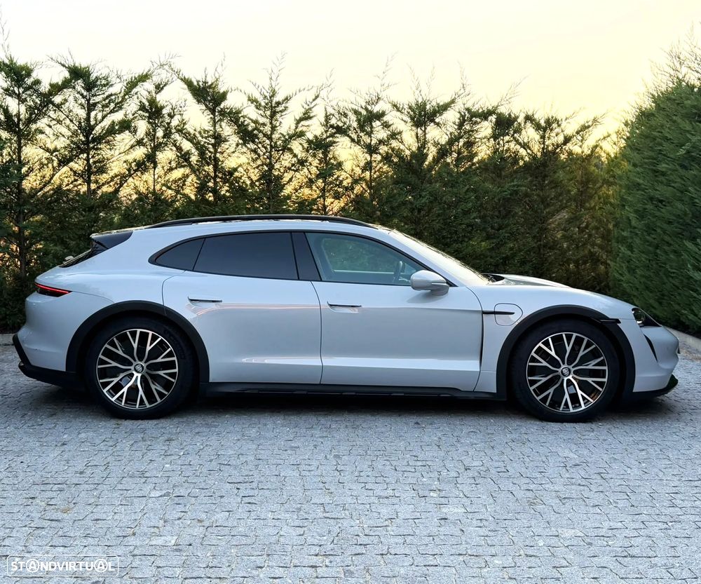 Porsche Taycan Cross Turismo 4 - 3