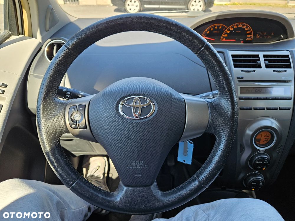 Toyota Yaris 1.4 D-4D Executive - 13