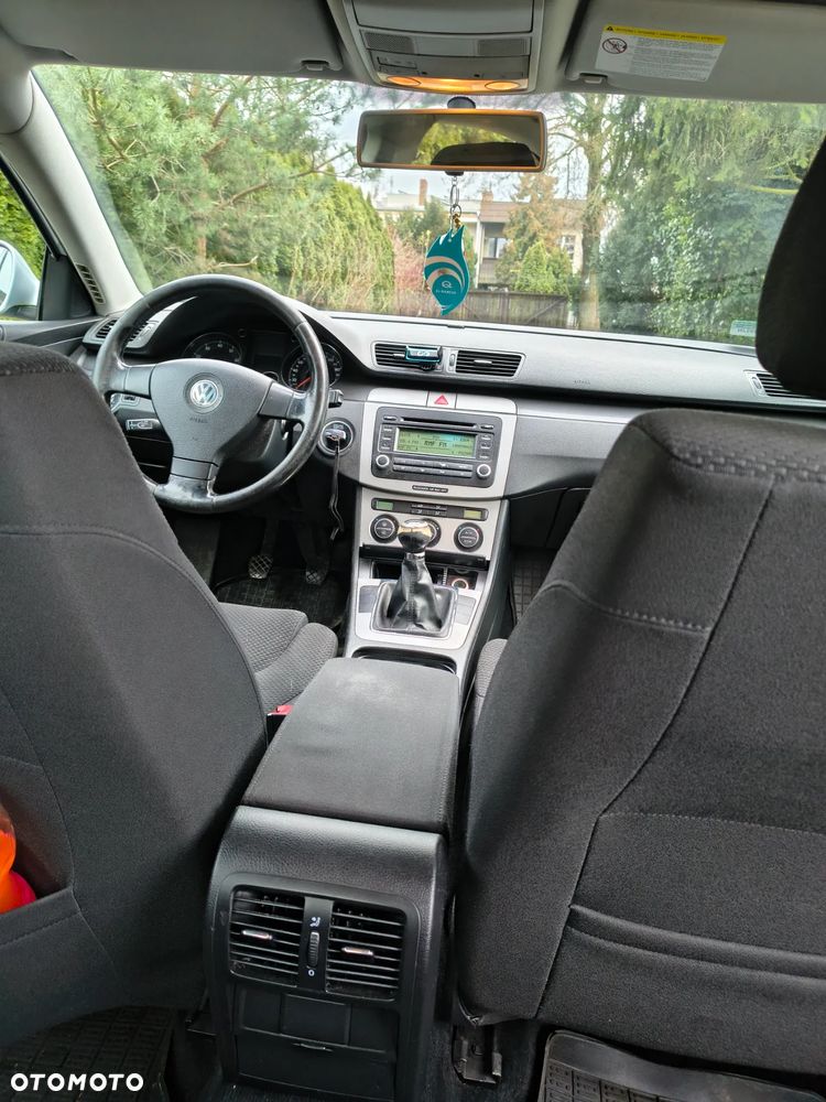 Volkswagen Passat - 17