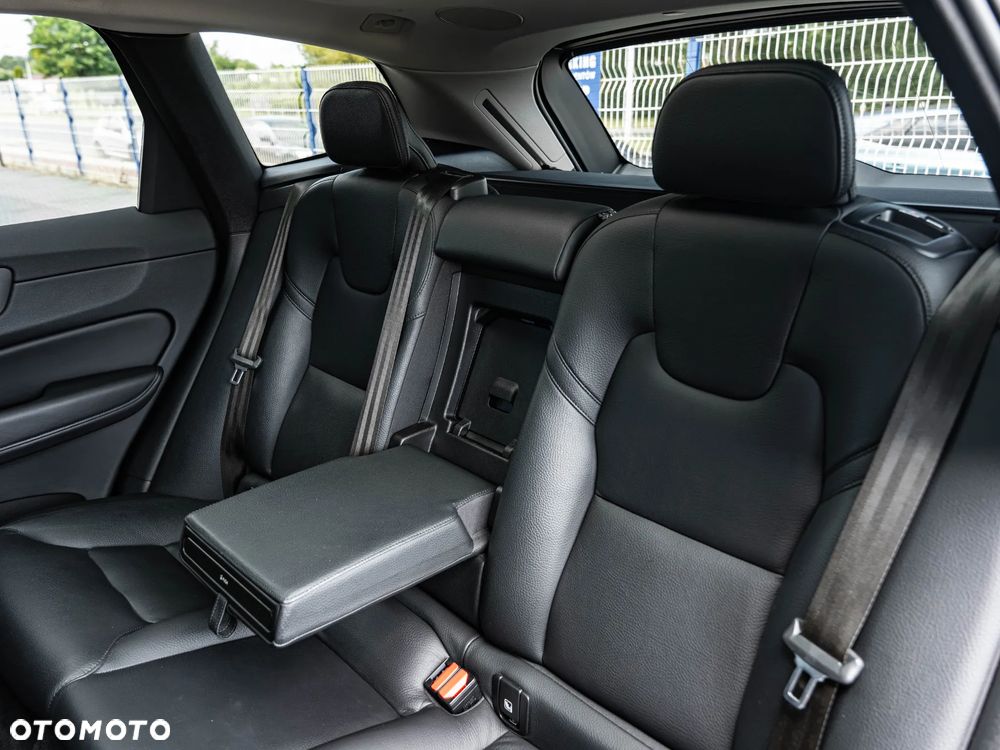 Volvo XC 60 B4 D Plus Bright - 26
