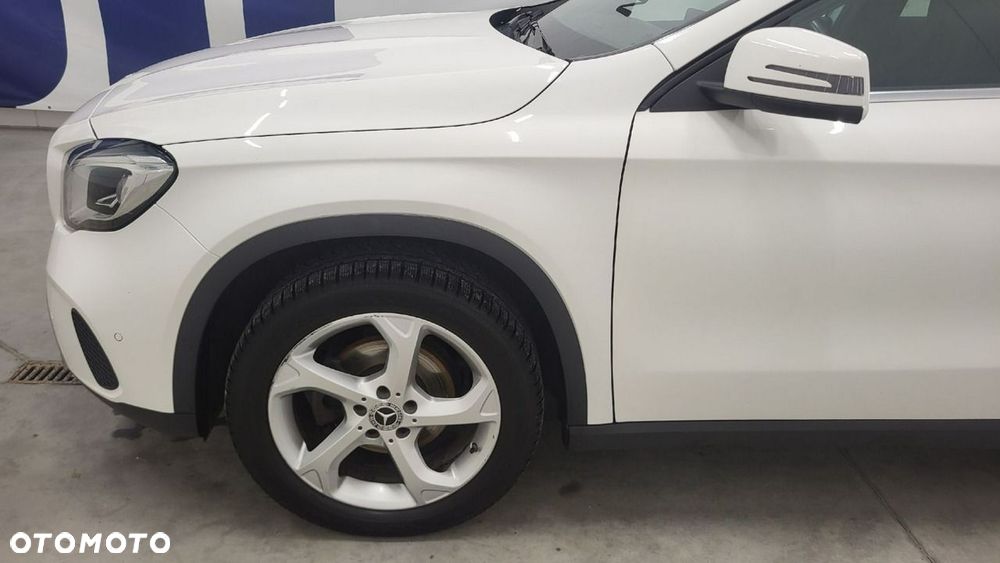 Mercedes-Benz GLA - 10